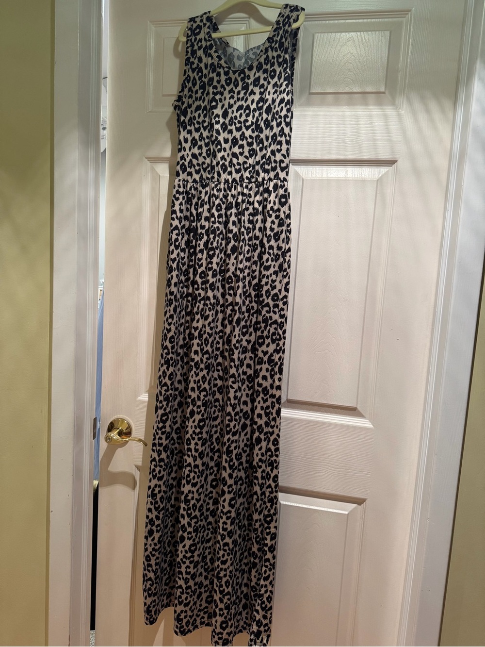 Sleeveless Black and Cream Leopard Print Maxi Dress